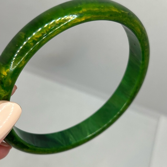 Vintage 1960’s Spinach Green marbled Bakelite Bangle Bracelet